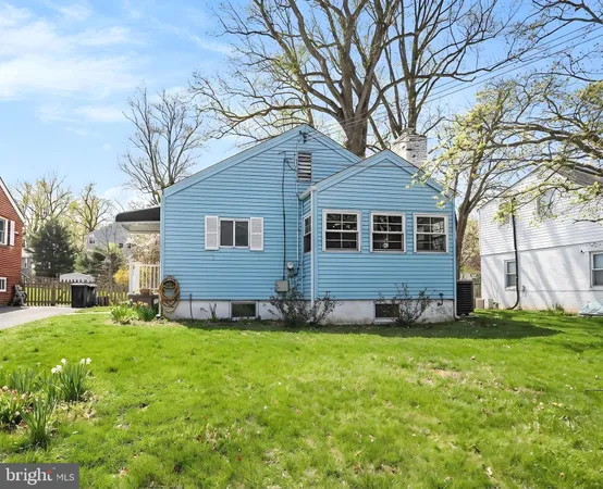a front view of house with yard