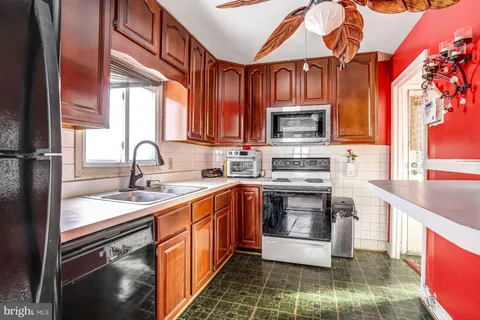 $475,000 | 3310 University Boulevard West, Kensington, MD 20895