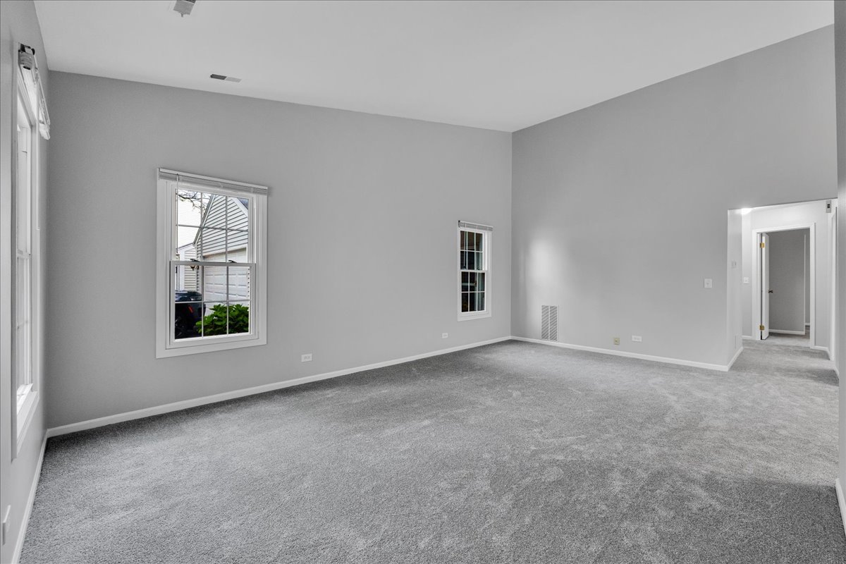 1049 Oswego Road Naperville, IL 60540 - Photo 5 of 27
