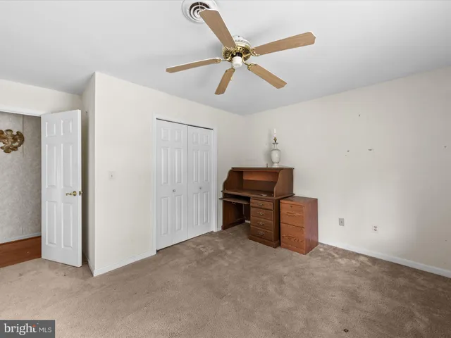 a view of a livingroom with furniture and a ceiling fan