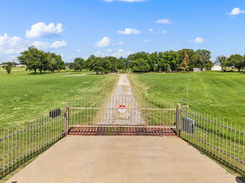 515 New Highland Road Springtown, TX 76082 - Photo 3 of 38