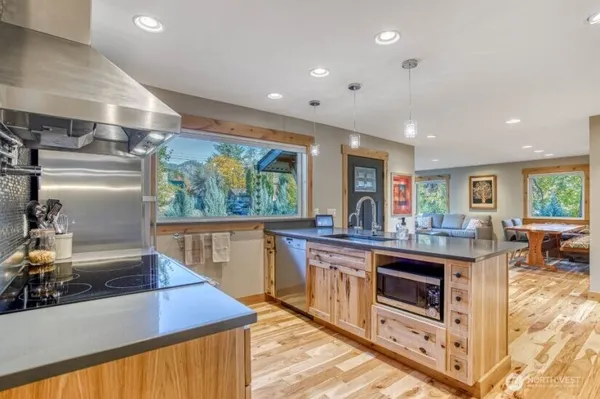 $1,590,000 | 1221 Commercial Street, Leavenworth, WA 98826