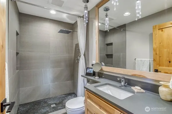 $1,590,000 | 1221 Commercial Street, Leavenworth, WA 98826