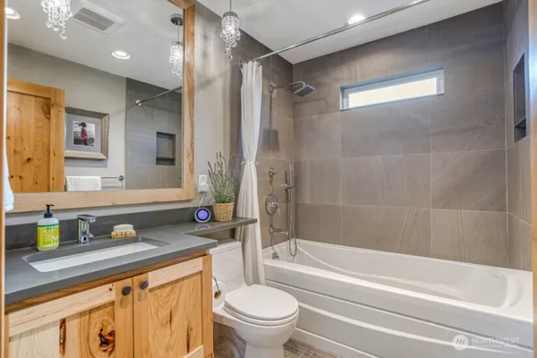 $1,590,000 | 1221 Commercial Street, Leavenworth, WA 98826