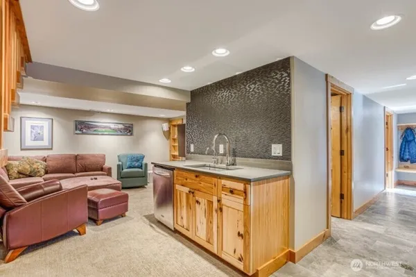 $1,590,000 | 1221 Commercial Street, Leavenworth, WA 98826