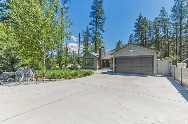 $1,590,000 | 1221 Commercial Street, Leavenworth, WA 98826
