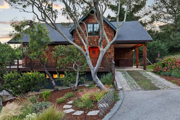 $1,549,000 | 401 Avenue Del Oro, El Granada, CA 94019