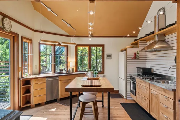 $1,549,000 | 401 Avenue Del Oro, El Granada, CA 94019