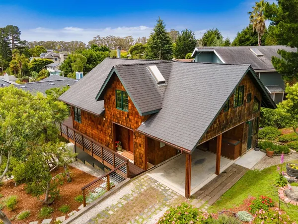 $1,549,000 | 401 Avenue Del Oro, El Granada, CA 94019