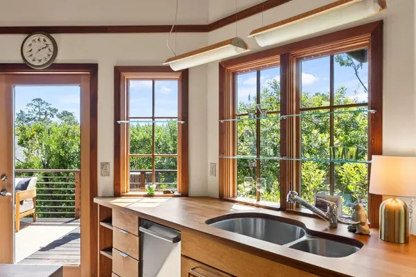 $1,549,000 | 401 Avenue Del Oro, El Granada, CA 94019