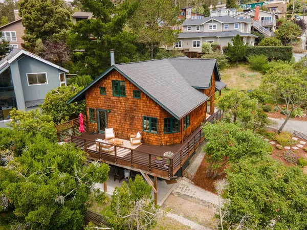 $1,549,000 | 401 Avenue Del Oro, El Granada, CA 94019