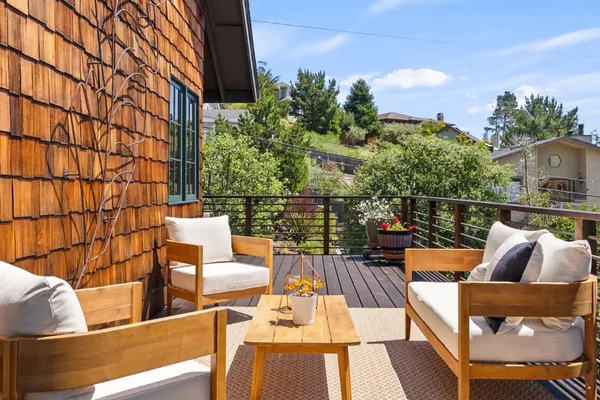 $1,549,000 | 401 Avenue Del Oro, El Granada, CA 94019