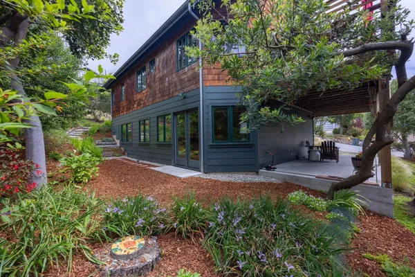 $1,549,000 | 401 Avenue Del Oro, El Granada, CA 94019
