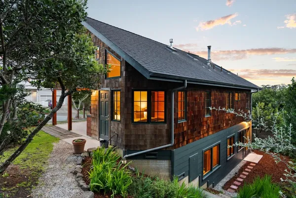 $1,549,000 | 401 Avenue Del Oro, El Granada, CA 94019