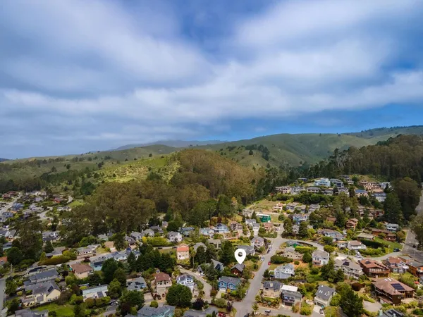 $1,549,000 | 401 Avenue Del Oro, El Granada, CA 94019