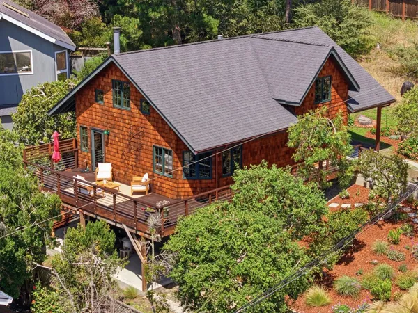 $1,549,000 | 401 Avenue Del Oro, El Granada, CA 94019