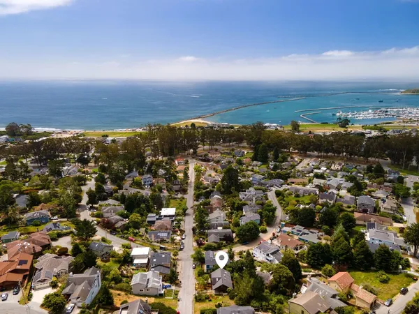 $1,549,000 | 401 Avenue Del Oro, El Granada, CA 94019