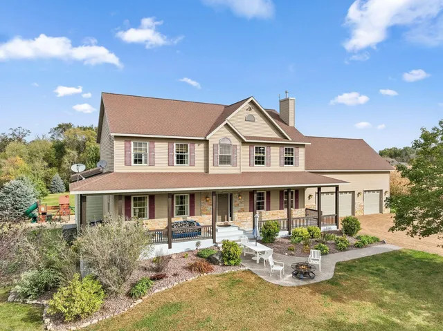 $999,995 | 12470 West 270th Street, Belle Plaine, MN 56011