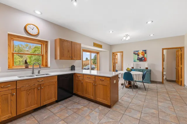 $999,995 | 12470 West 270th Street, Belle Plaine, MN 56011