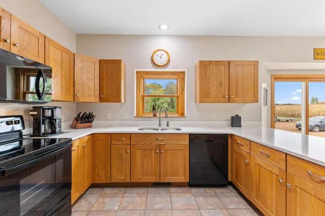 $999,995 | 12470 West 270th Street, Belle Plaine, MN 56011