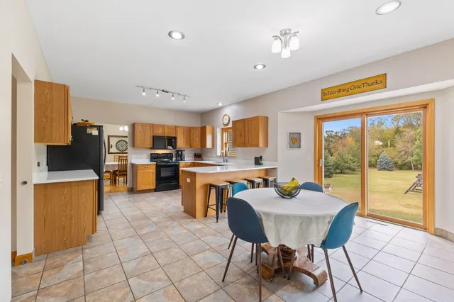 $999,995 | 12470 West 270th Street, Belle Plaine, MN 56011