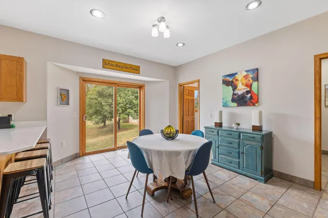 $999,995 | 12470 West 270th Street, Belle Plaine, MN 56011