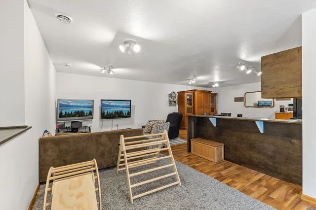 $999,995 | 12470 West 270th Street, Belle Plaine, MN 56011