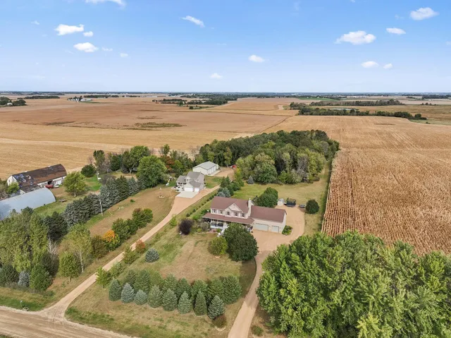 $999,995 | 12470 West 270th Street, Belle Plaine, MN 56011