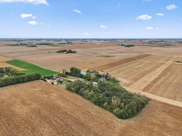 $999,995 | 12470 West 270th Street, Belle Plaine, MN 56011