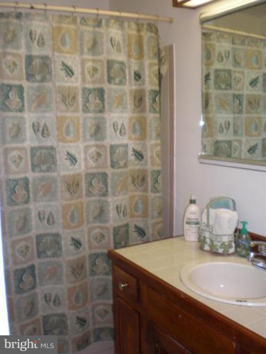 8600 Snowden Loop Laurel, MD 20708 - Photo 11 of 14 Full Bathroom in hallway