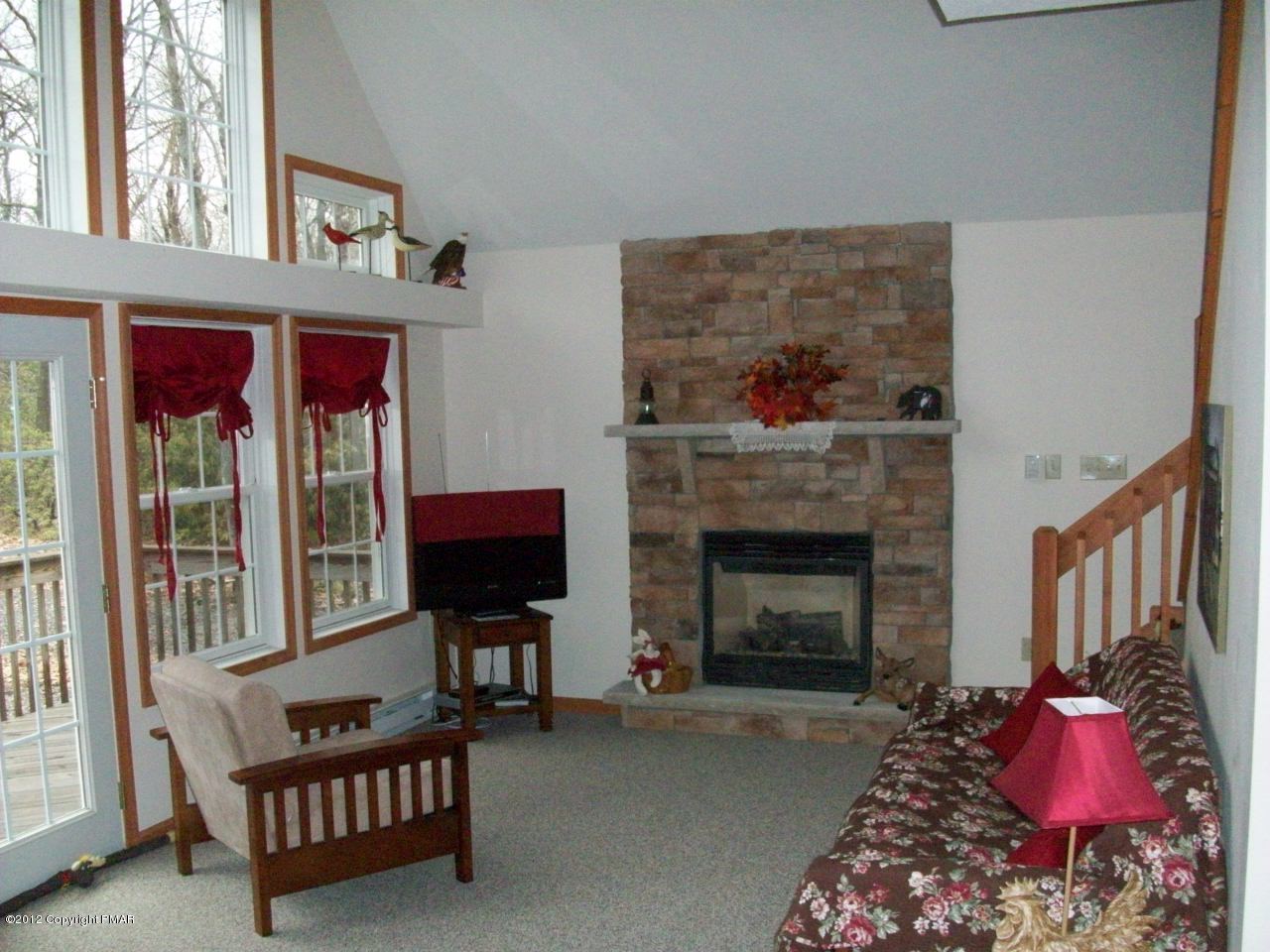 47 Algonquin Road Jim Thorpe, PA 18229 - Photo 2 of 12 living room