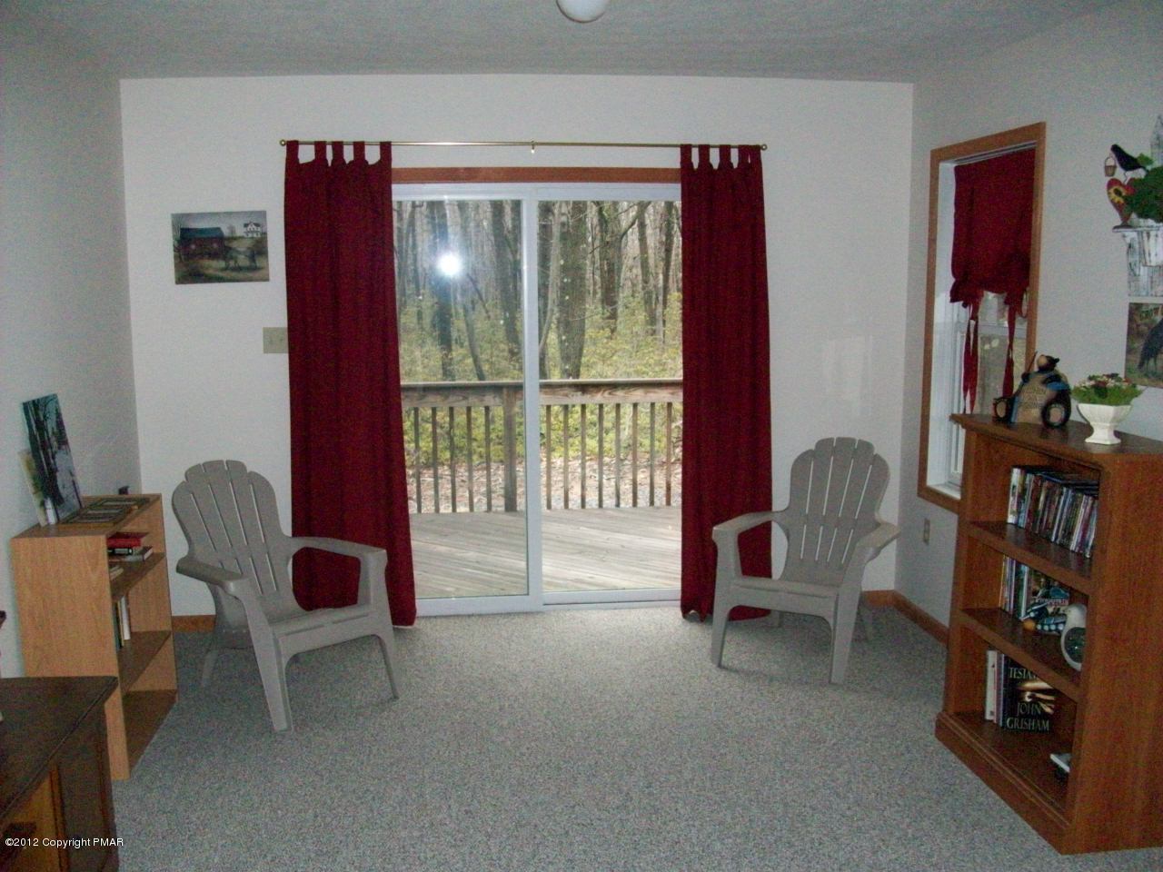 47 Algonquin Road Jim Thorpe, PA 18229 - Photo 5 of 12 family room