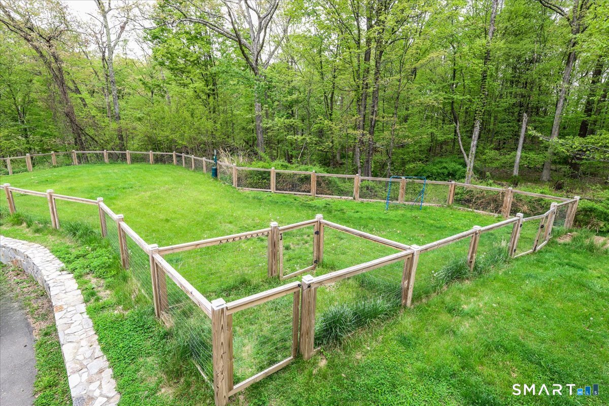 131 Seth Low Mountain Road Ridgefield, CT 06877 - Photo 26 of 39