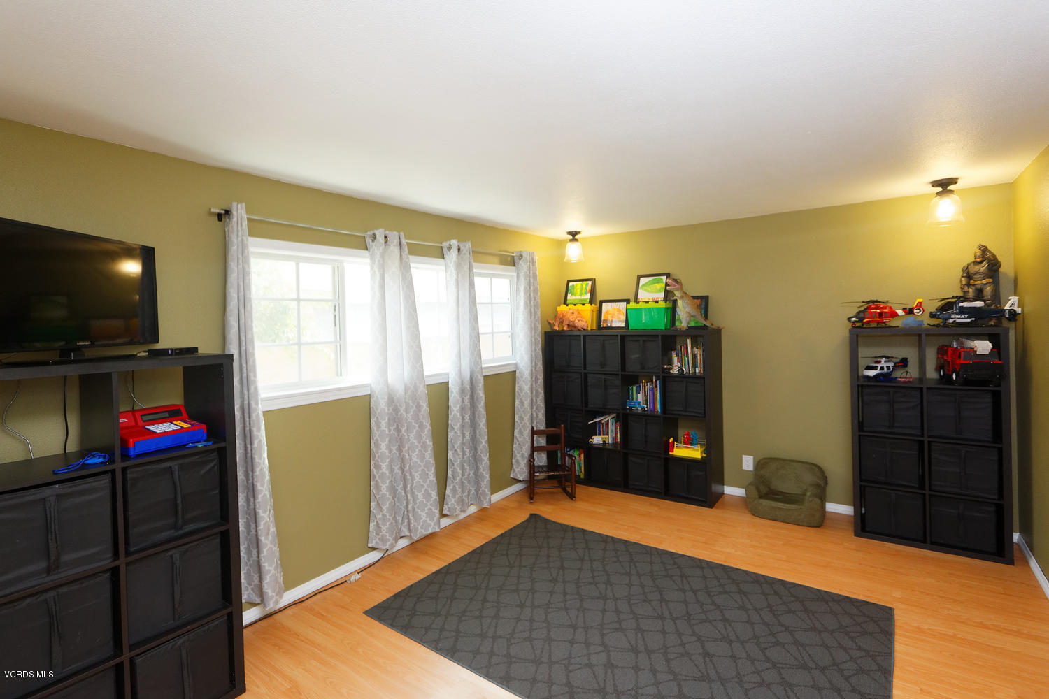 2384 Marvel Avenue Simi Valley, CA 93065 - Photo 16 of 26 2384 Marvel Simi Valley CA-large-027-16-