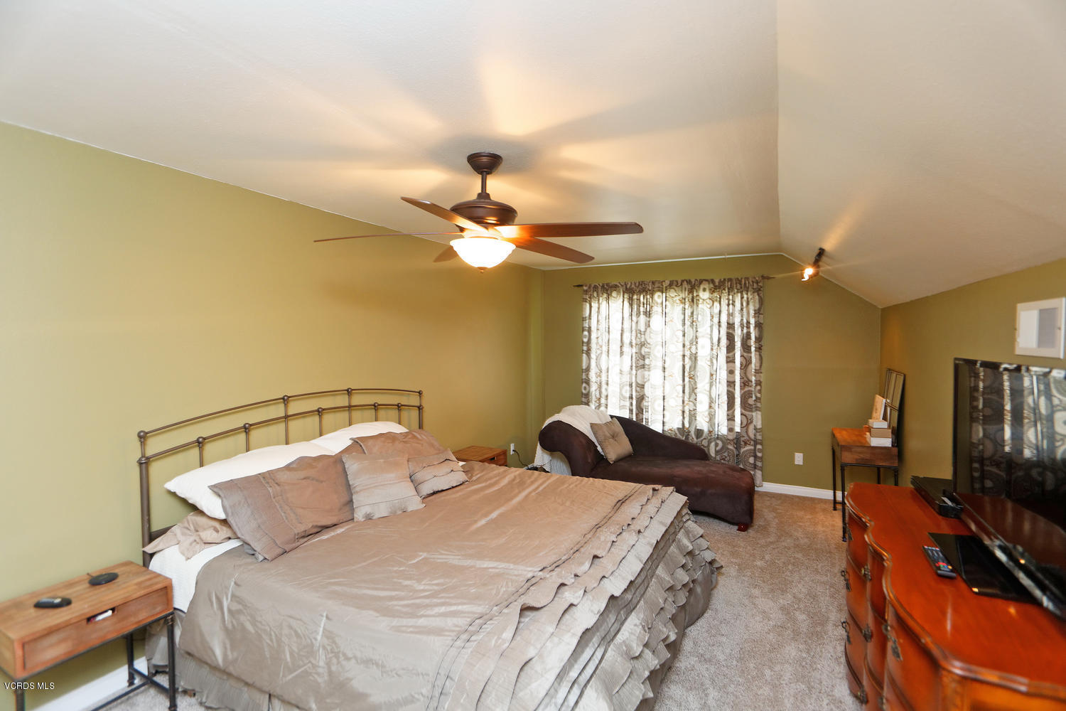 2384 Marvel Avenue Simi Valley, CA 93065 - Photo 18 of 26 2384 Marvel Simi Valley CA-large-010-10-