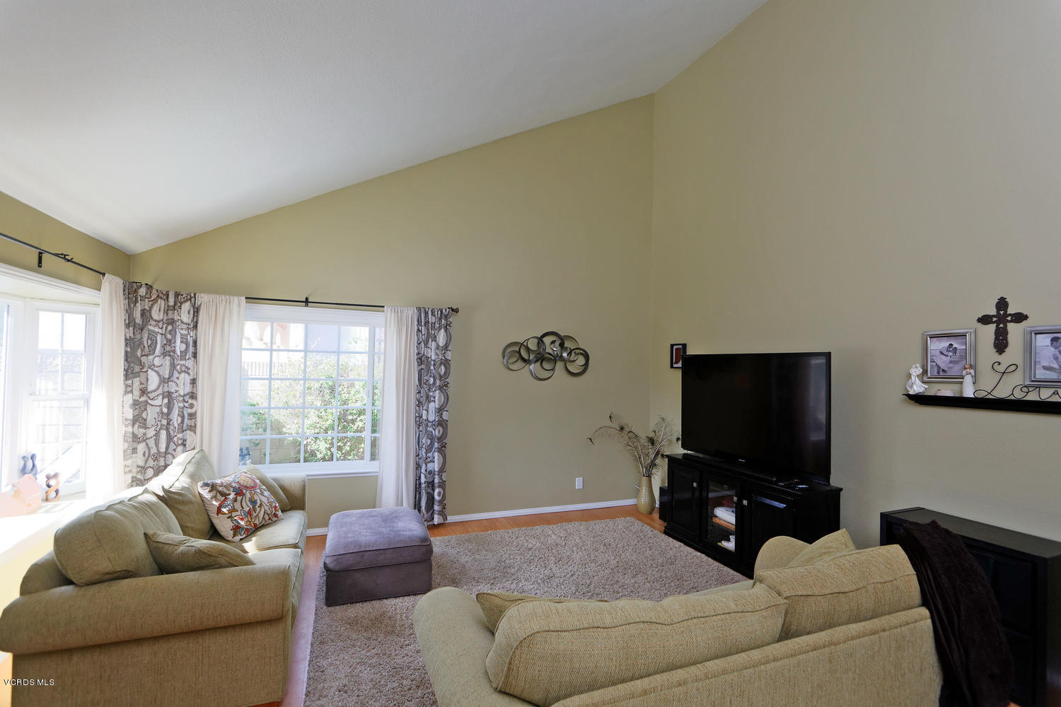 2384 Marvel Avenue Simi Valley, CA 93065 - Photo 7 of 26 2384 Marvel Simi Valley CA-large-016-14-