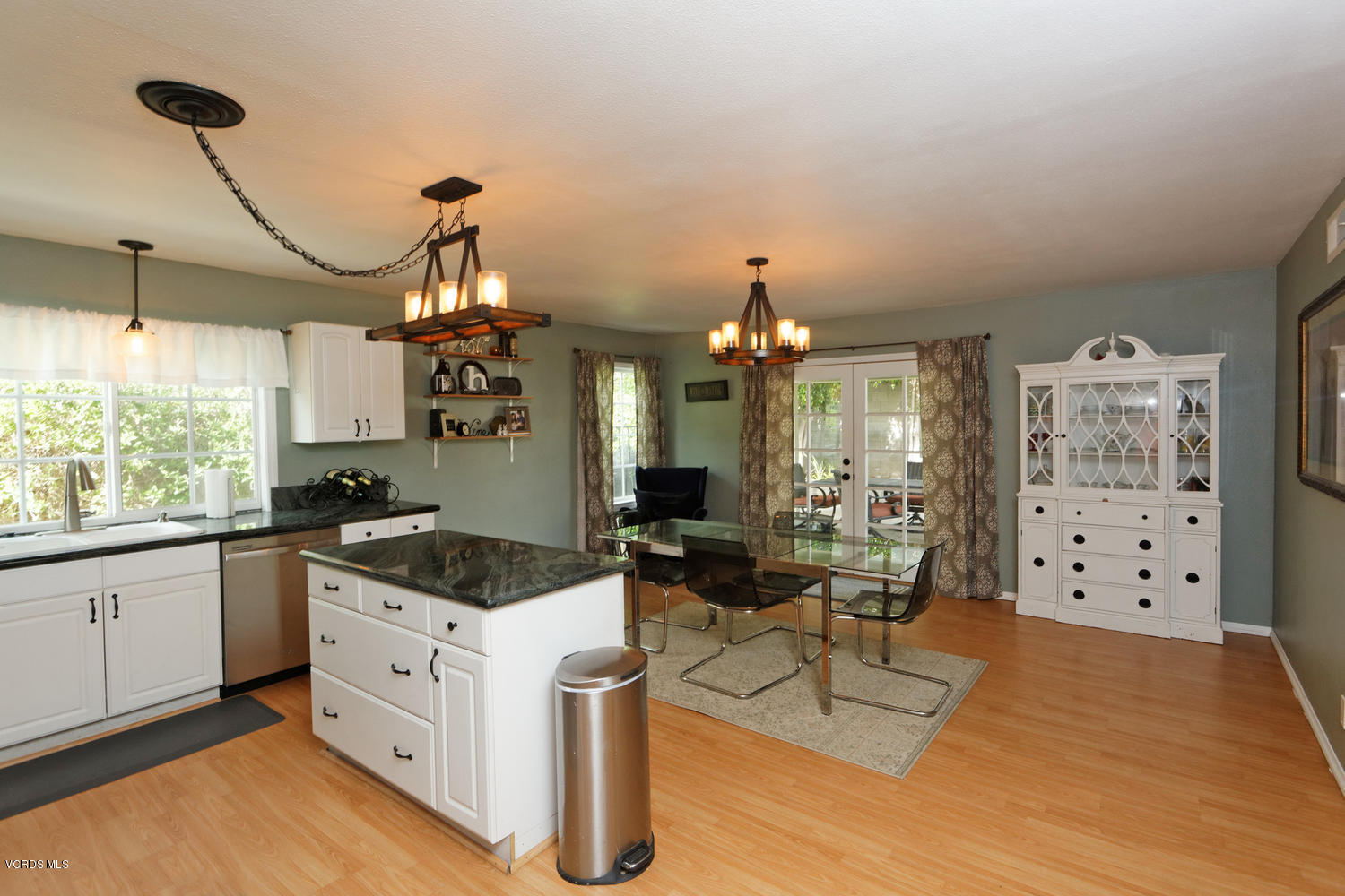 2384 Marvel Avenue Simi Valley, CA 93065 - Photo 10 of 26 2384 Marvel Simi Valley CA-large-019-32-