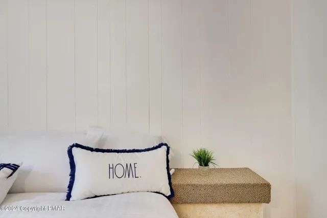 a picture of a couch in a room