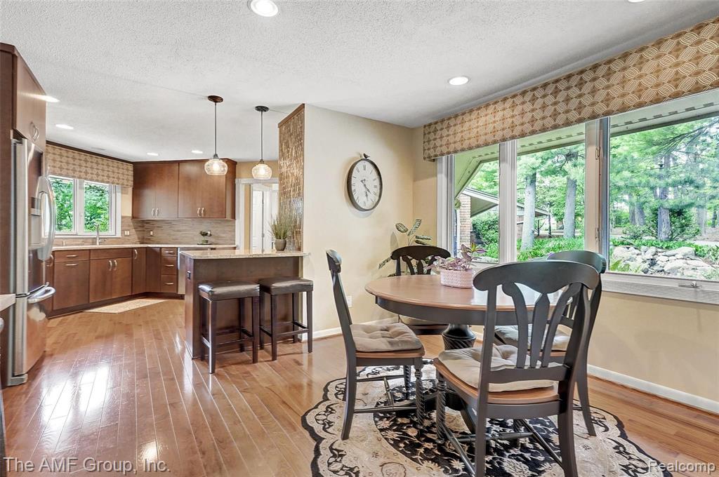 2695 Dutton Road Rochester Hills, MI 48306 - Photo 3 of 41