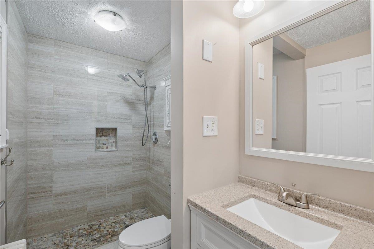 564 River Road Manchester, NH 03104 - Photo 23 of 54