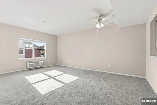 $2,455 | 905 River Road, Unit 328, Edgewater, NJ 07020