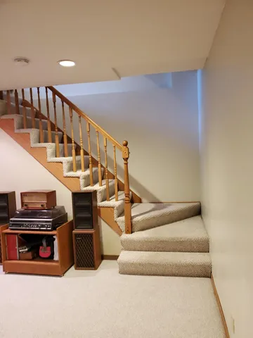 $389,000 | 2446 Pond Avenue East, Maplewood, MN 55119