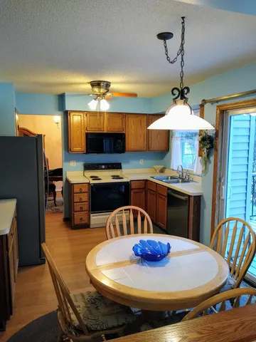 $389,000 | 2446 Pond Avenue East, Maplewood, MN 55119