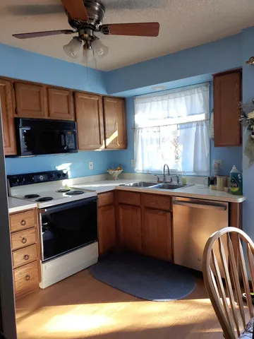 $389,000 | 2446 Pond Avenue East, Maplewood, MN 55119