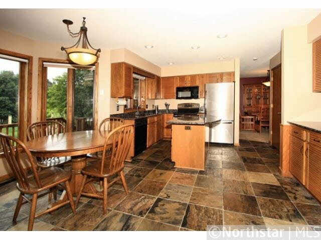 15537 Canyon Ridge Eden Prairie, MN 55347 - Photo 6 of 18 Gallery Image 6