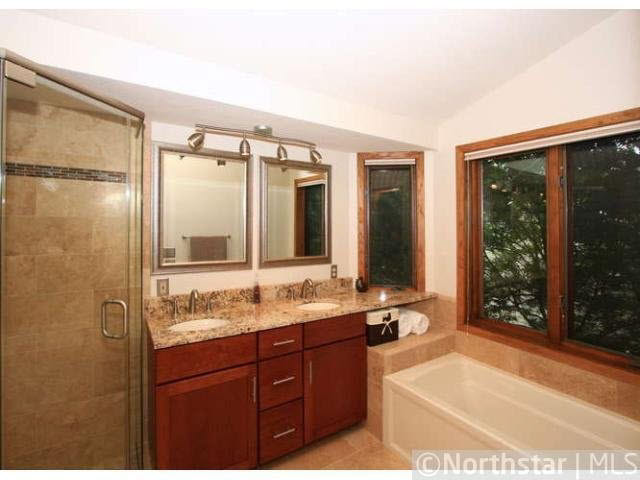 15537 Canyon Ridge Eden Prairie, MN 55347 - Photo 8 of 18 Gallery Image 8