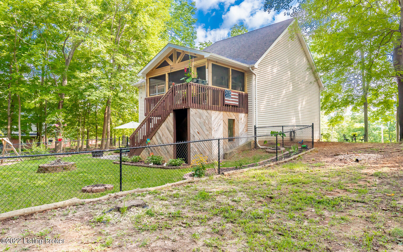 467 Long Needle Road Brandenburg, KY 40108 - Photo 7 of 45 Experience everything the community of Doe Valley has to offer – including a lake, marina, pool, tennis club, golf course, camping area, playground, 2 beaches, clubhouse, 4th of July fireworks show, and Wednesday Farmers’ Market