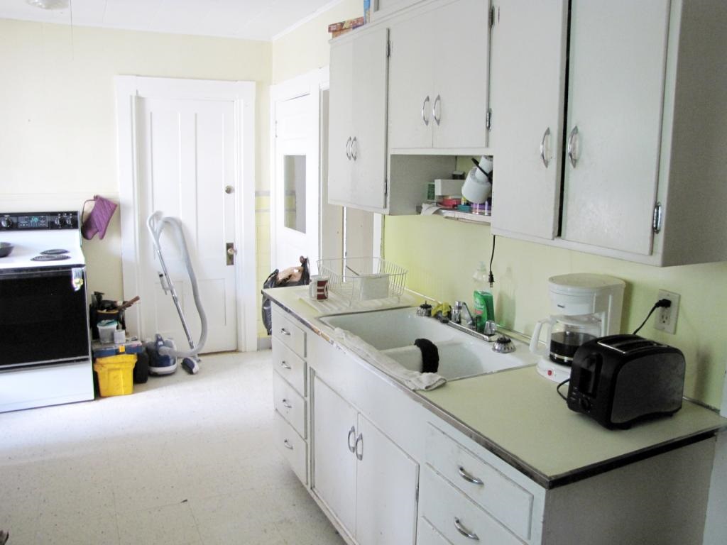 124 Atkinson Street Rockingham, VT 05101 - Photo 14 of 35