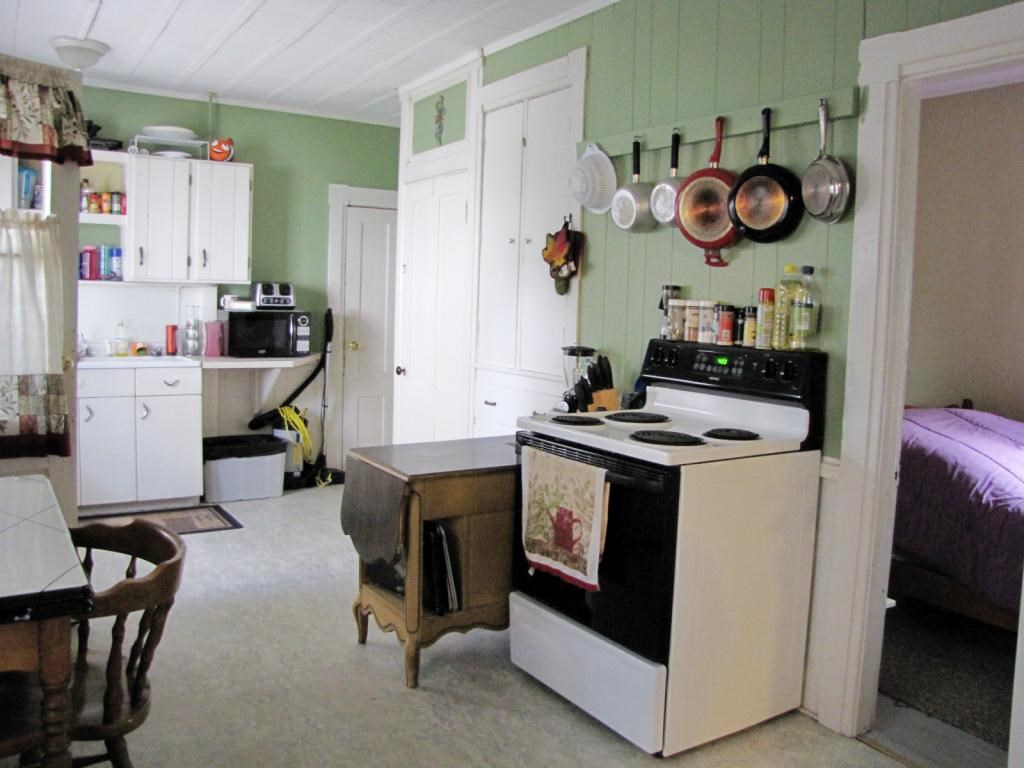 124 Atkinson Street Rockingham, VT 05101 - Photo 4 of 35