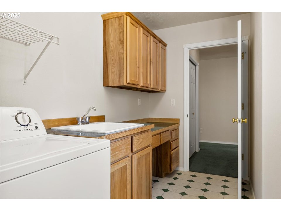 21085 Arid Avenue Bend, OR 97703 - Photo 21 of 45 a utility room with dryer and washer